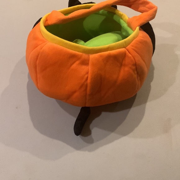 Halloween plush Trick or treating bucket. - Picture 6 of 7